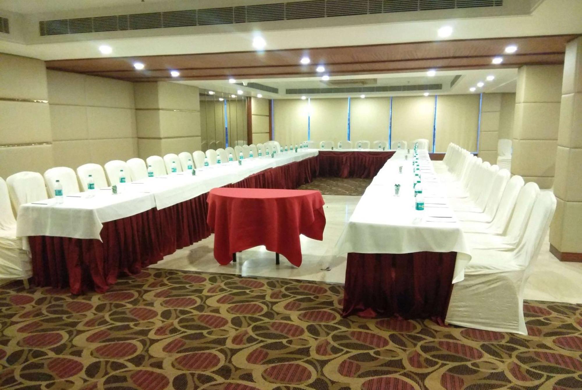 Ramada By Wyndham Ghaziabad Vasundhara Hotel Exterior photo