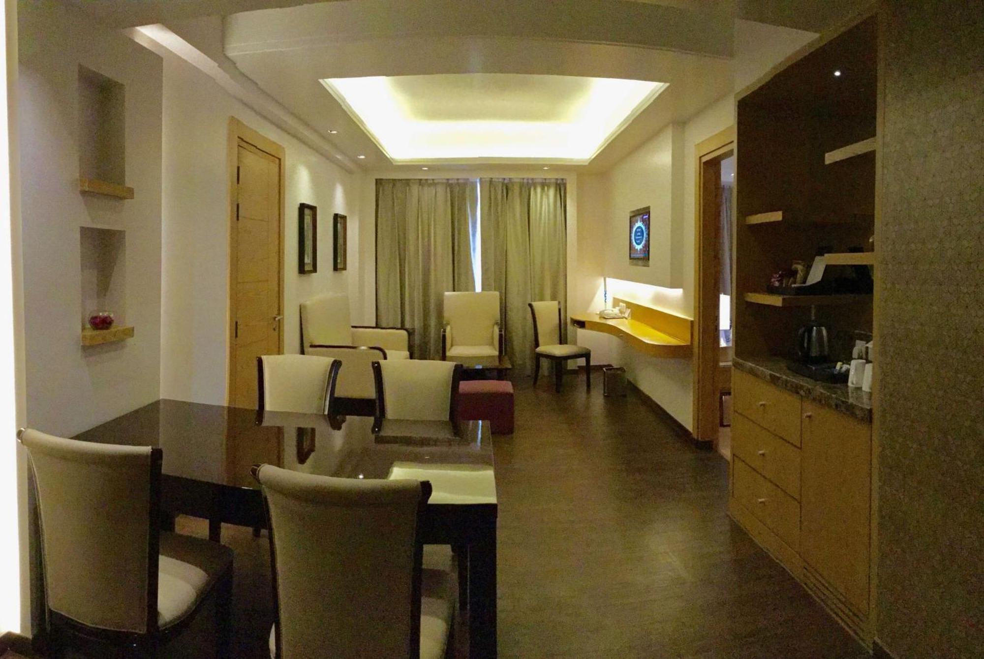 Ramada By Wyndham Ghaziabad Vasundhara Hotel Exterior photo