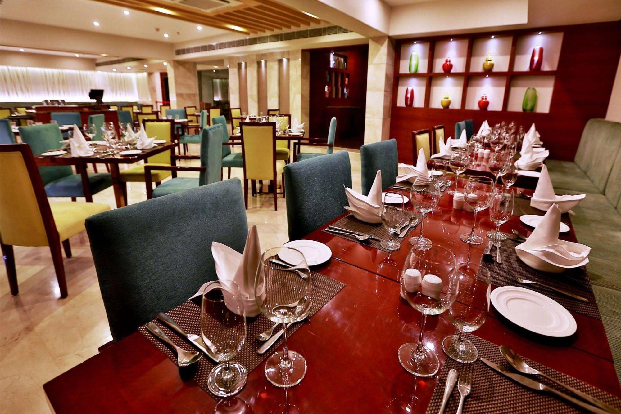 Ramada By Wyndham Ghaziabad Vasundhara Hotel Exterior photo