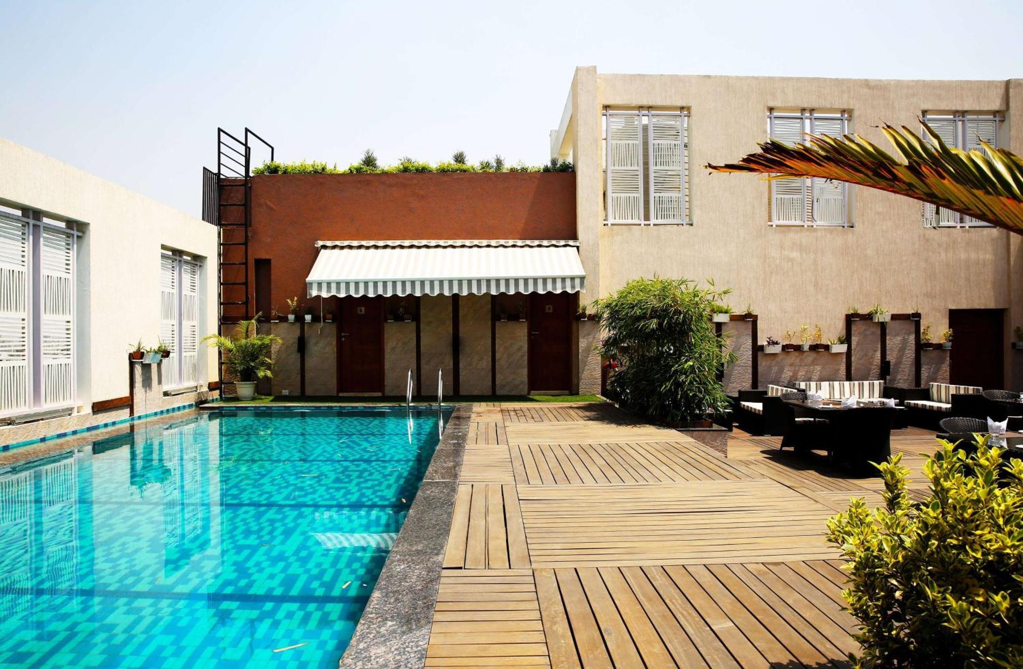 Ramada By Wyndham Ghaziabad Vasundhara Hotel Exterior photo