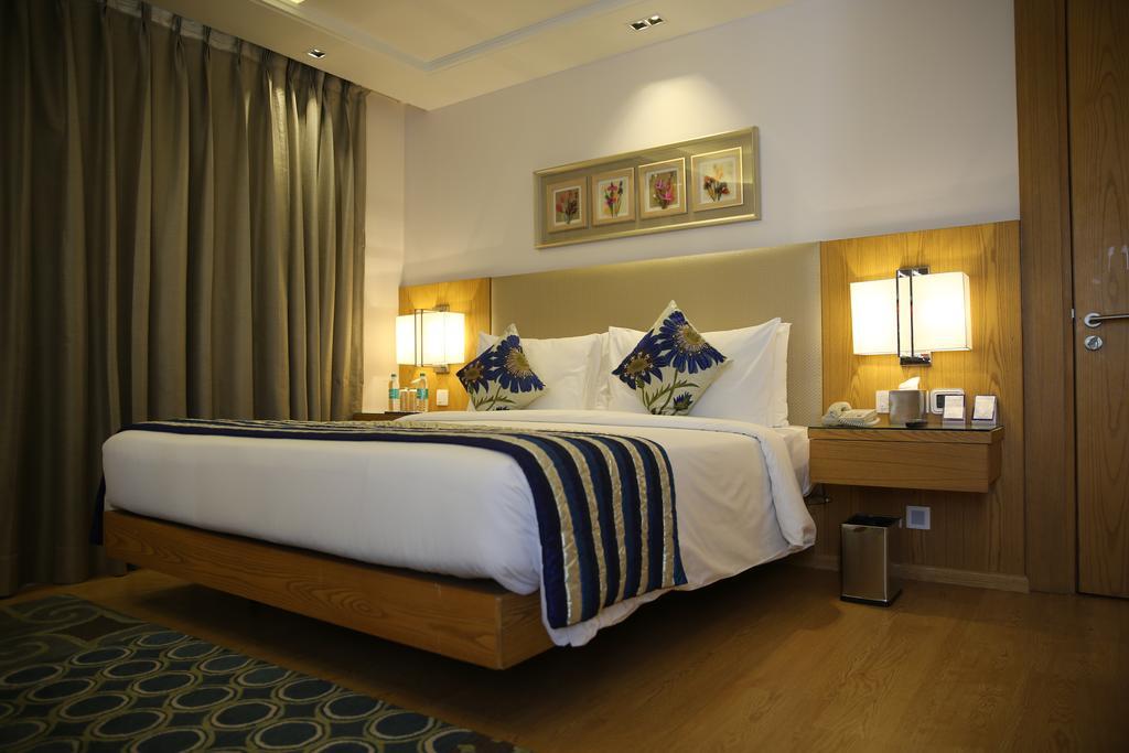 Ramada By Wyndham Ghaziabad Vasundhara Hotel Exterior photo