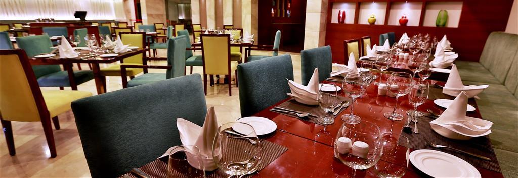 Ramada By Wyndham Ghaziabad Vasundhara Hotel Restaurant photo