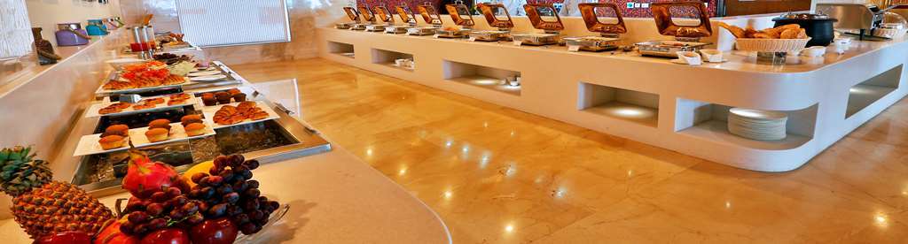 Ramada By Wyndham Ghaziabad Vasundhara Hotel Restaurant photo