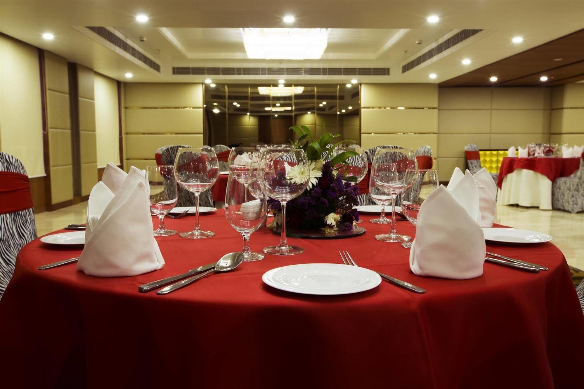 Ramada By Wyndham Ghaziabad Vasundhara Hotel Exterior photo