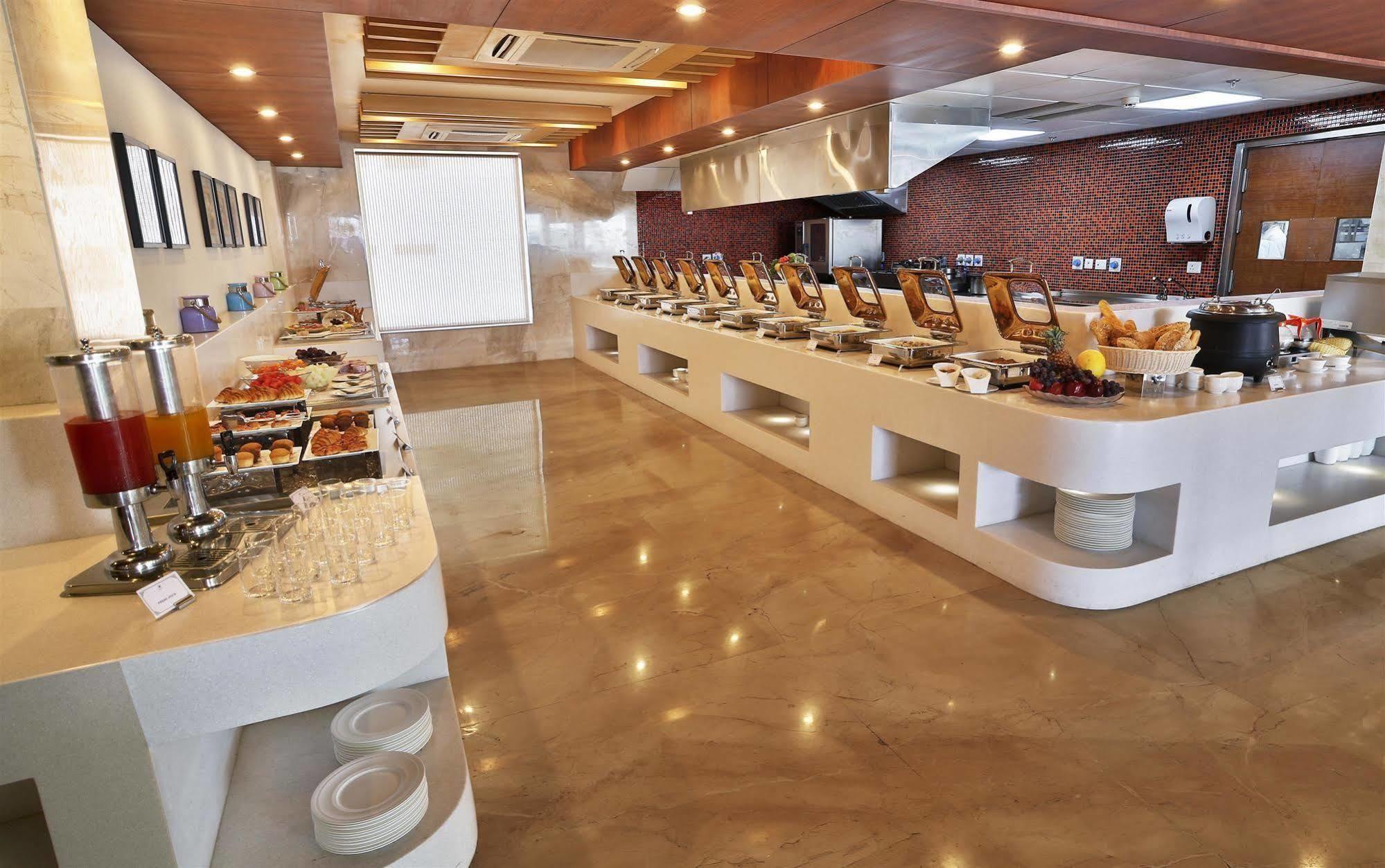 Ramada By Wyndham Ghaziabad Vasundhara Hotel Exterior photo