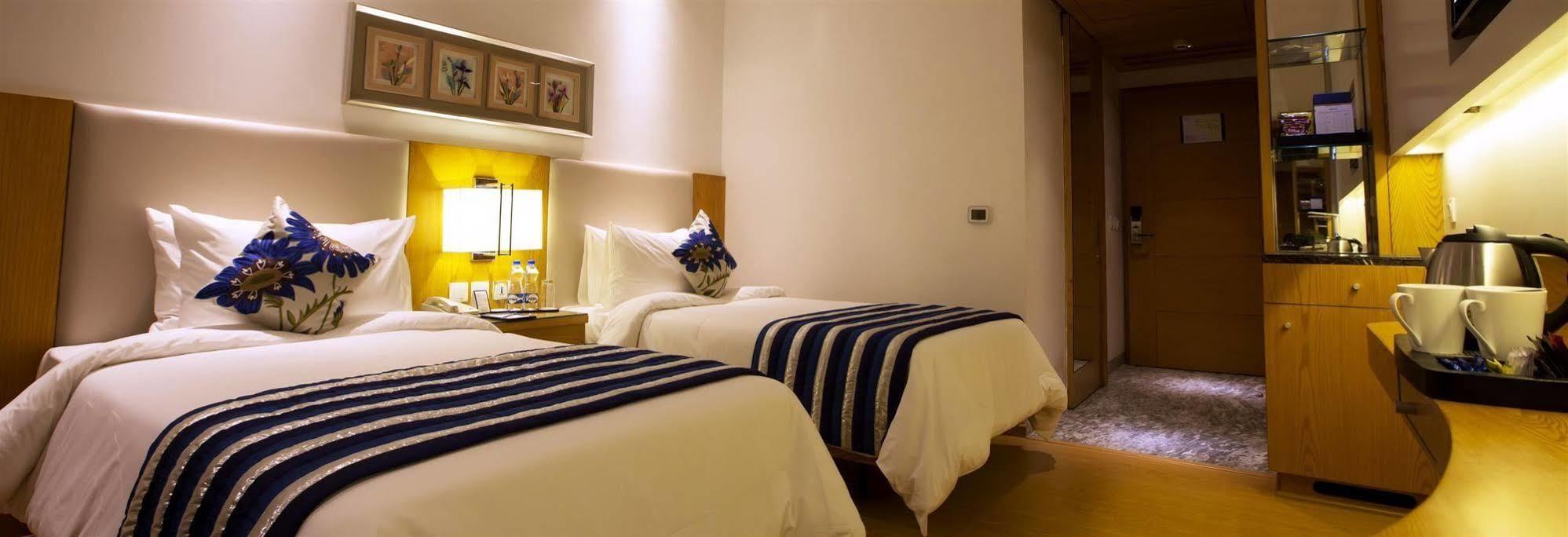 Ramada By Wyndham Ghaziabad Vasundhara Hotel Exterior photo