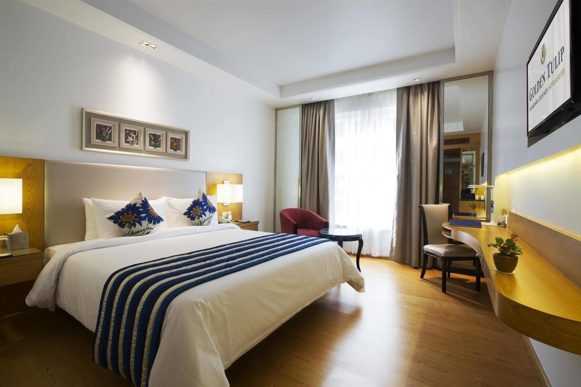 Ramada By Wyndham Ghaziabad Vasundhara Hotel Exterior photo